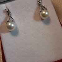 Orecchini oro bianco 18kt con perle e diamanti
