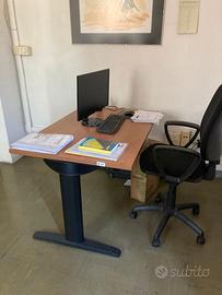 Tre postazioni complete: scrivanie,sedie,stampante