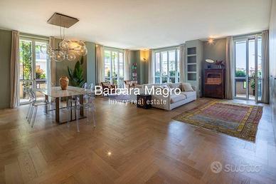 Appartamento di 212 m² con più di 5 locali e box a