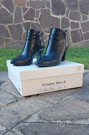 Stivaletti in pelle neri Cinzia Valle