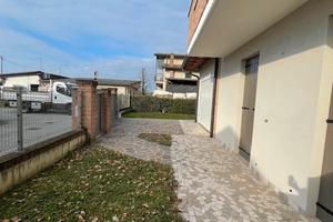 Bifamiliare con giardino su due livelli