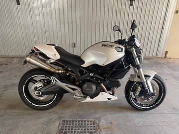 Ducati Monster 696