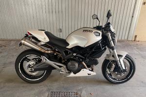 Ducati Monster 696