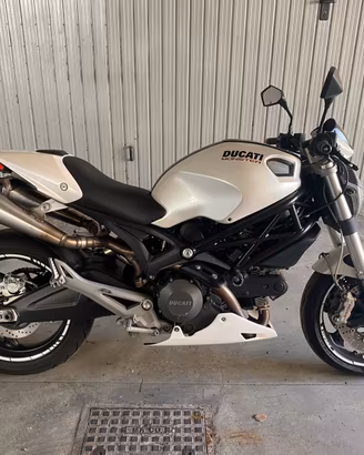 Ducati Monster 696