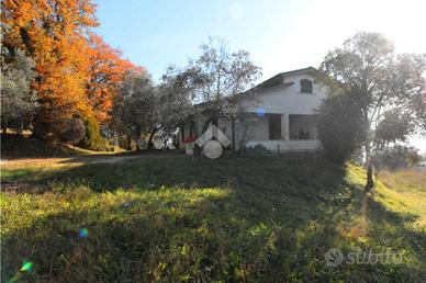 VILLA SINGOLA A MONTOPOLI DI SABINA