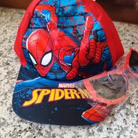 cappellino e occhiali da sole