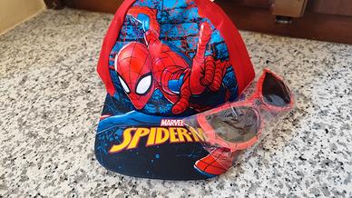 cappellino e occhiali da sole