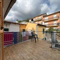 CASA SEMINDIPENDENTE A NE