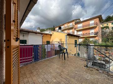 CASA SEMINDIPENDENTE A NE