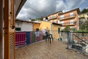 CASA SEMINDIPENDENTE A NE