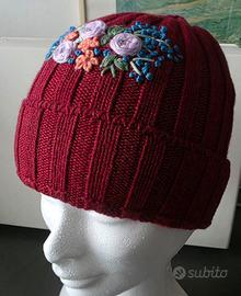 Berretto 50% Cashmere Bordeaux – Ricamato a Mano (