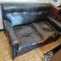 Divano e poltrone antichi in pelle 