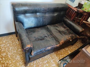 Divano e poltrone antichi in pelle 