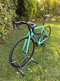 Bianchi Sprint Disc Shimano 105 12 velocità,