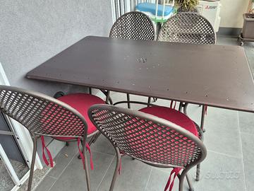 Set da esterno EMU Pigalle: tavolo + 4 sedie