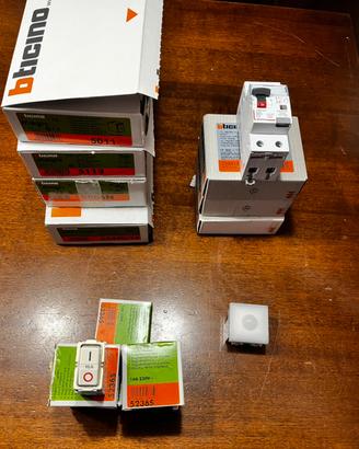 Lotto materiale elettrico bticino