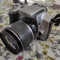 Canon EOS 300D con accessori