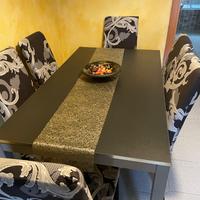 Tavolo color wengé con 6 sedie