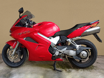 Honda VFR 800 v-tec
