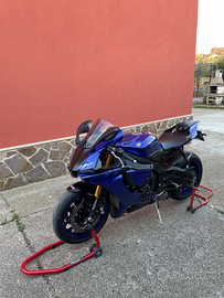 Yamaha r1