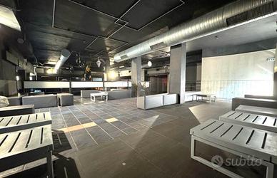 Locale D/3 su 2 piani / 836mq int. + 2.500mq est