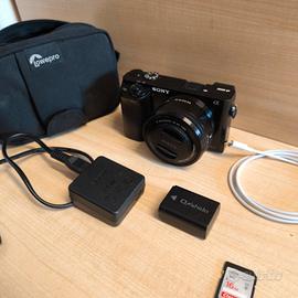 Fotocamera Sony A6000 + obiettivo 16-50mm