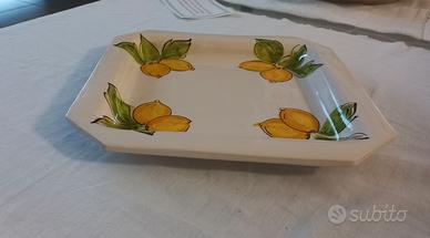 Piatto in ceramica smaltata dipinto a mano