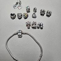 Bracciale pandora completo di charms