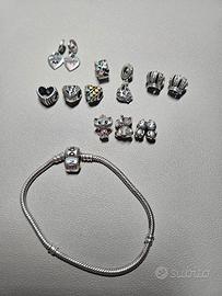 Bracciale pandora completo di charms