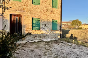 CASA SEMINDIPENDENTE A NANTO