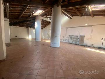 Immobile di 187 m² con 1 locale a Guidonia Montece