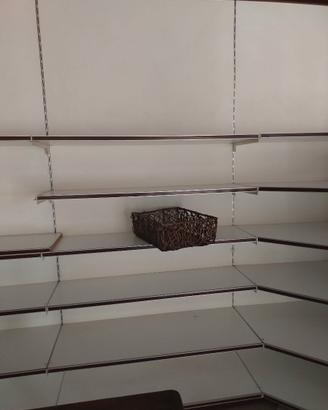 ARREDAMENTO PER NEGOZIO + BANCHI CON VETRINA