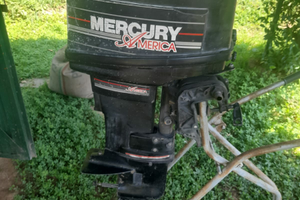 Motori fuoribordo Mercury 25cv ottimi per ricambi