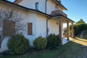 Villa indipendente con giardino, garage e vista pa