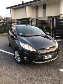 FORD Fiesta 6ª Serie (Edizione Plus+)