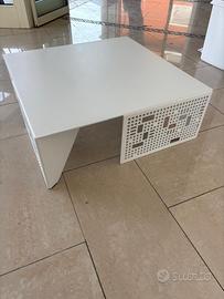 Tavolino in metallo laccato bianco di raffinata e