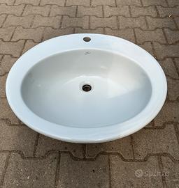 Lavabo Ideal Standard Vanitory sopra piano.