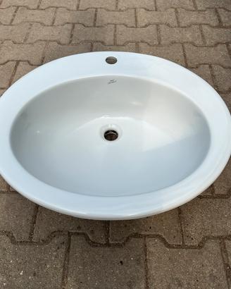 Lavabo Ideal Standard Vanitory sopra piano.