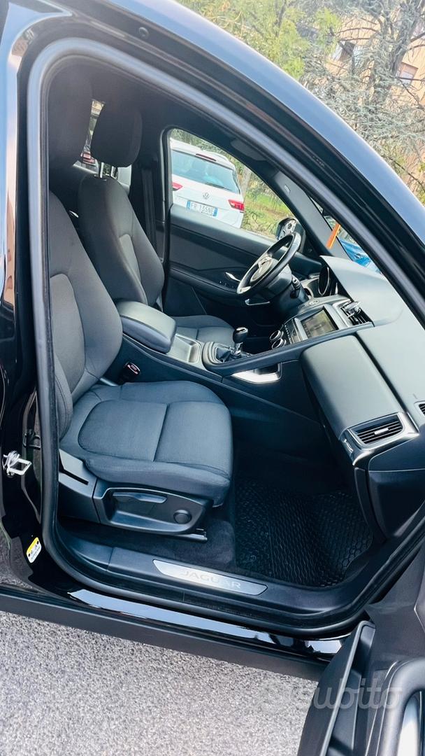 Jaguar E-Pace 2018 photo 5