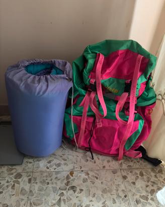 Sacco a pelo e zaino invicta per campeggio