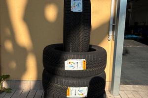 4 Gomme Nuove Invernali Pirelli 235/55 r19