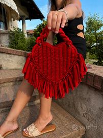 Rouge borsa intrecciata con frange