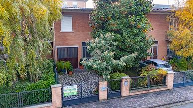 VILLA A SCHIERA A CARPI