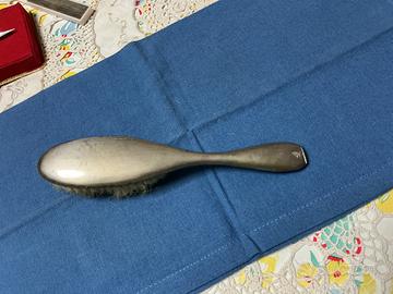 Spazzola per abiti manico e fondo in argento 800