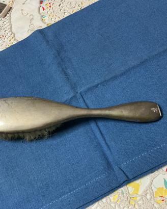 Spazzola per abiti manico e fondo in argento 800