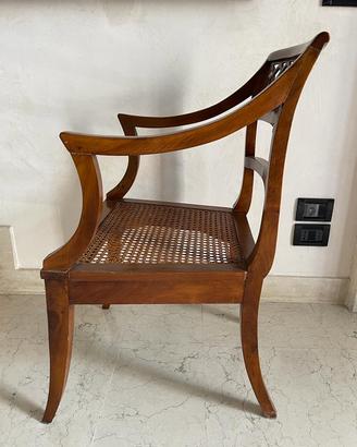 Un’elegante poltroncina Biedermeier