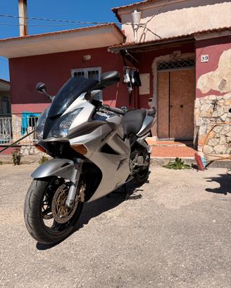 Honda vfr 800 v-tech