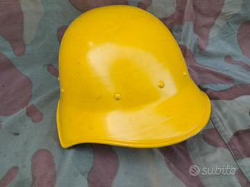 Elmetto svizzero M18 usato dalla protezione civile