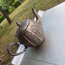 Caraffa in metallo vintage