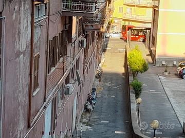 Box mq 22 più retro deposito comunicante mq 44